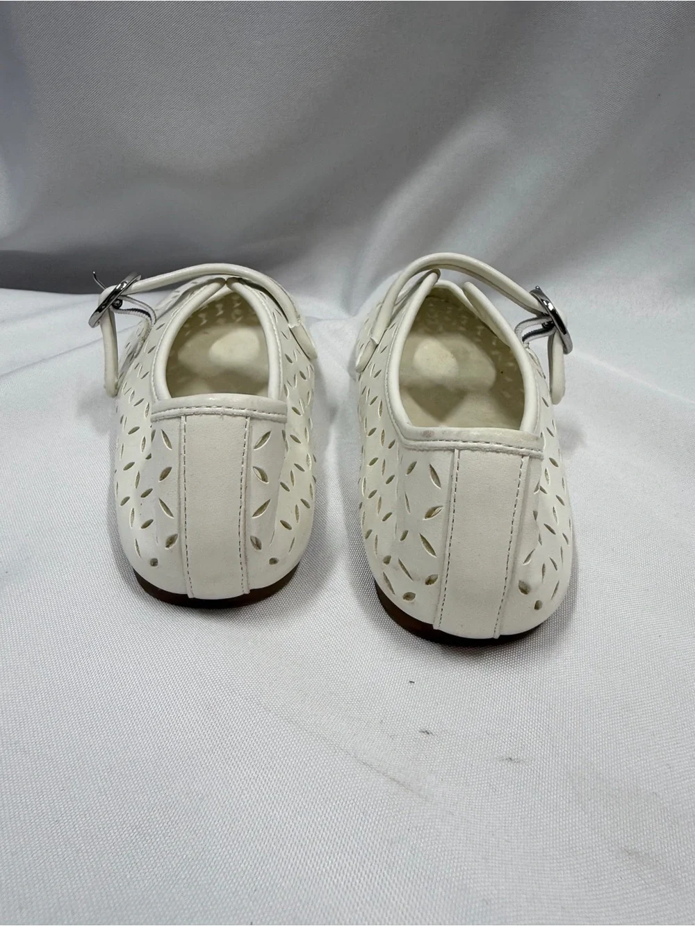 GAP | Mary Jane Flats White Shoes Perforated Lace Design Strap Big Girls Size 5